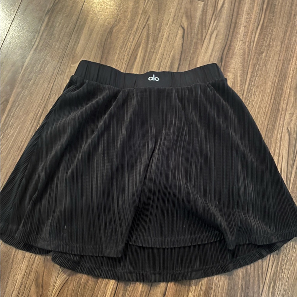 Alo Yoga MICRO PLISSE TENNIS SKIRT - BLACK